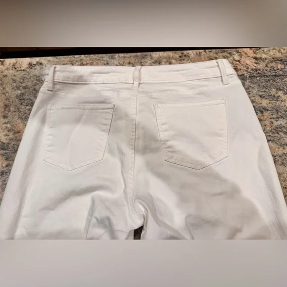 Talbots flawless 5 pocket petite. White Pants with adorable button accents. 10P - Picture 6 of 16